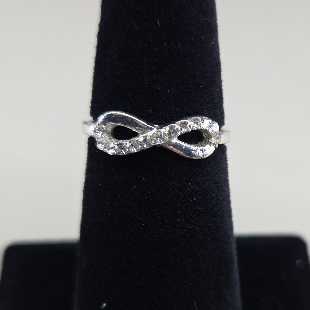 Silver Tone Infinity Knot Rhinestone Ring Size 6.5 Clear Crystal Band‎